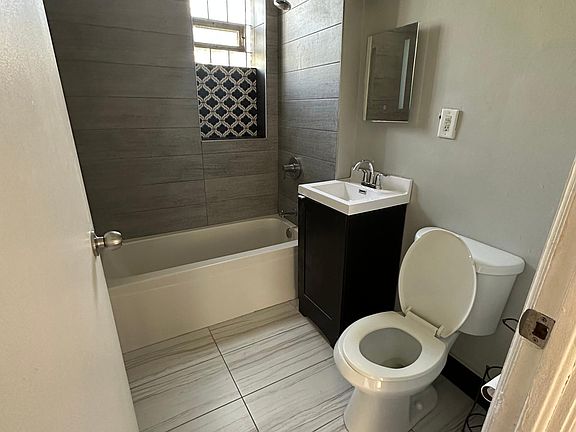 5th image of 2608 W Le Moyne St #2