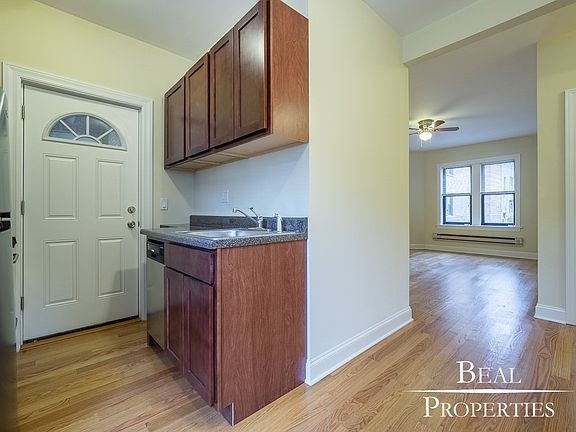 4th image of 3724.5 N Pine Grove Ave #3724X-E3