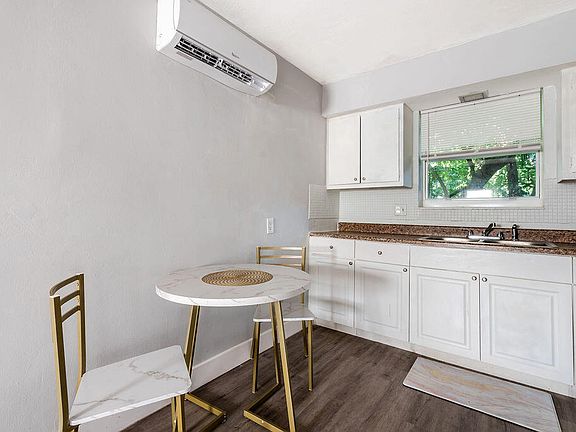 5th image of 1826 Sherman St #15