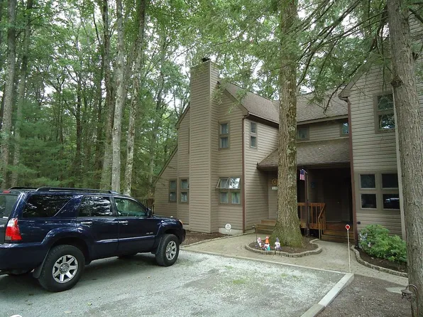 116 Saint Veronica Dr, Greentown, PA 18426