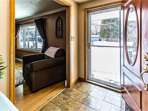 3rd image of 125 Canterbury Dr