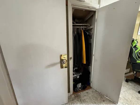 147 Carillon St #2, Ottawa, ON K1L 5X9