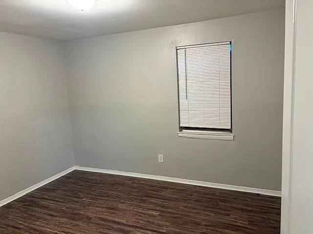 3270 Powell Ave - Powell Avenue Duplex — Photo 4
