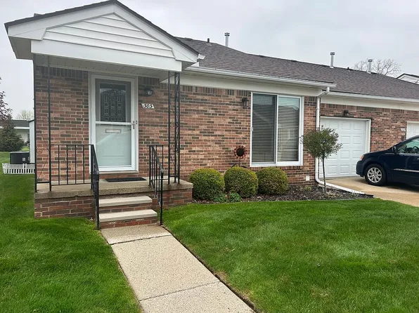 303 Doremus Ln, Saint Clair Shores, MI 48080