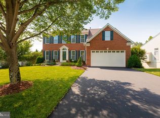 8566 Fisher Woods Dr, Lorton, VA 22079