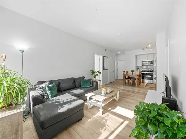 3727 Sage Hill Dr NW #3111, Calgary, AB T3R 1T7