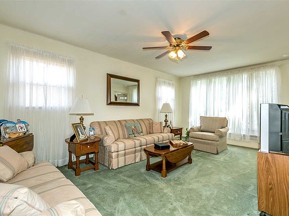 4th image of 8112 259th St