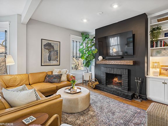 2nd image of 2861 N Burling St #3N