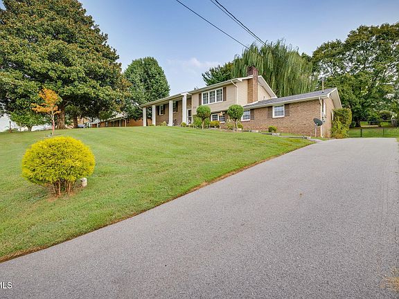 3rd image of 813 Hills Dr