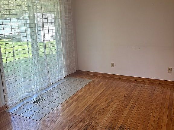 3rd image of 315 Lincoln St