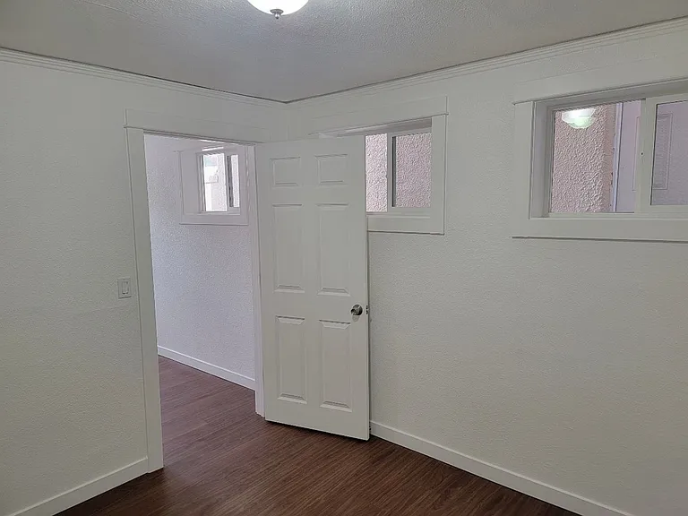 Avondale Apartments — Photo 16