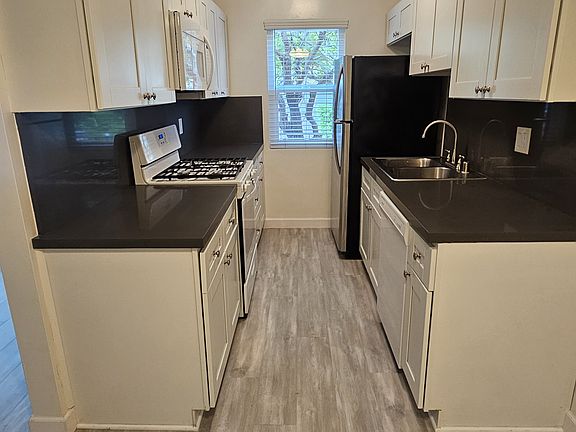 4th image of 3769 Hughes Ave #19