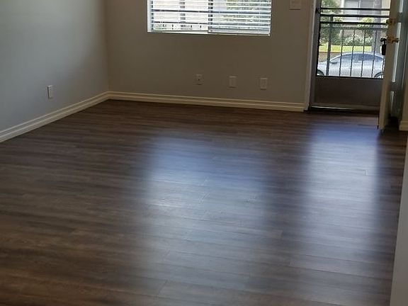 3rd image of 957 E Villa St APT 2