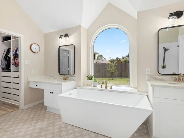 303 Summer Haven Ct, League City, TX 77573