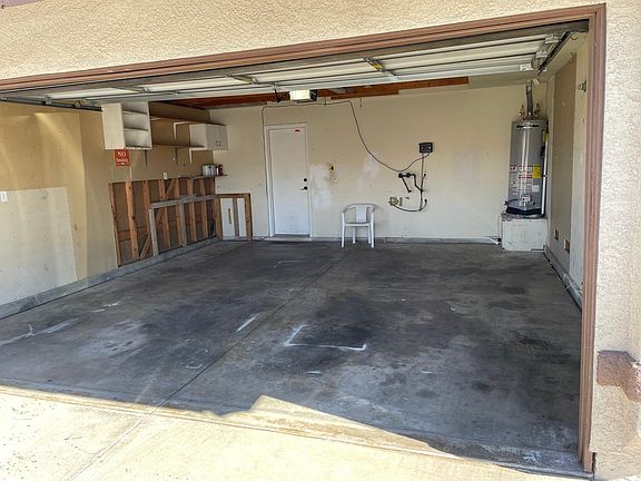 3rd image of 330 Brookshire St