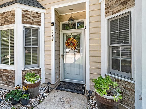 2nd image of 6008 River Lake Cir