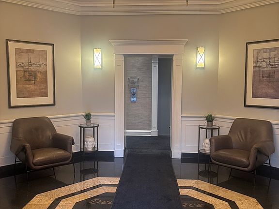 2nd image of 33 W Delaware Pl APT 15D