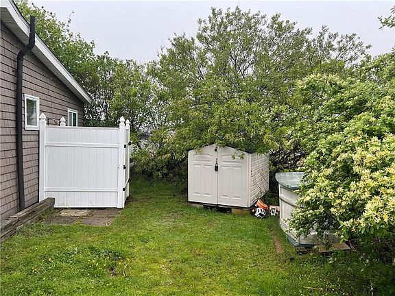 5th image of 271 E Great Island Rd