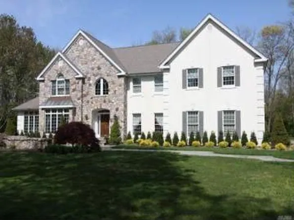 4 Fox Point Dr, Saint James, NY 11780