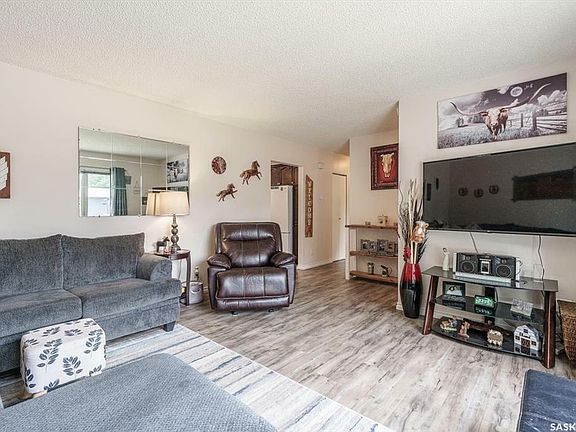 5th image of 410 Witney Ave S