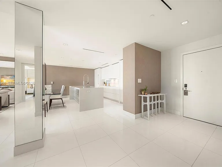 102 24th St #Penthouse 1718 — Photo 28