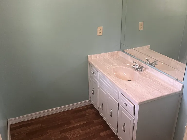 2211 Memorial Dr — Photo 2