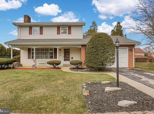 324 Warwick Dr, Wyomissing, PA 19610