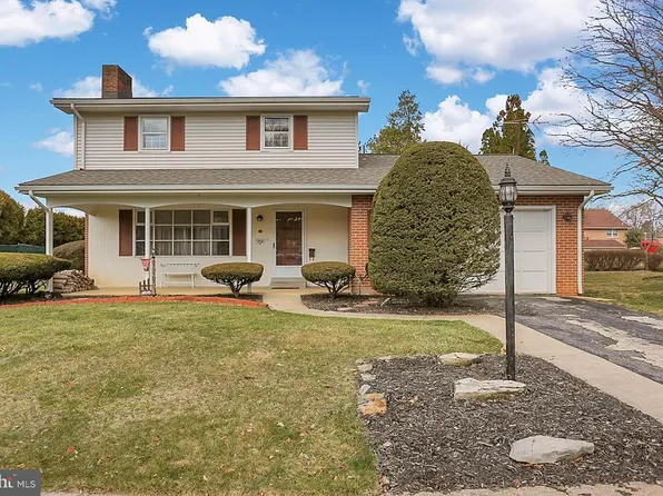 324 Warwick Dr, Wyomissing, PA 19610