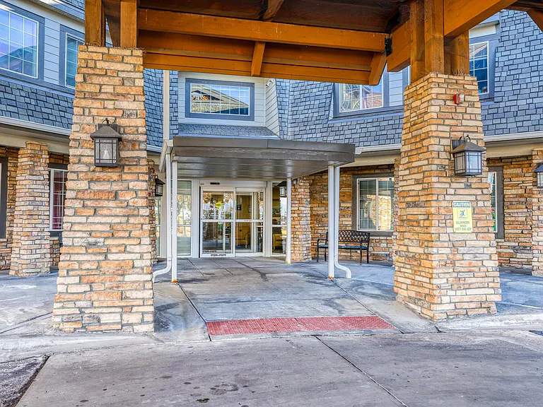 Pinewood Lodge — Photo 10