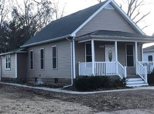 310 W 4th St, Byron, IL 61010
