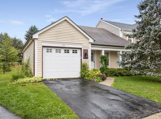 90 Sandhurst Rd, Mundelein, IL 60060