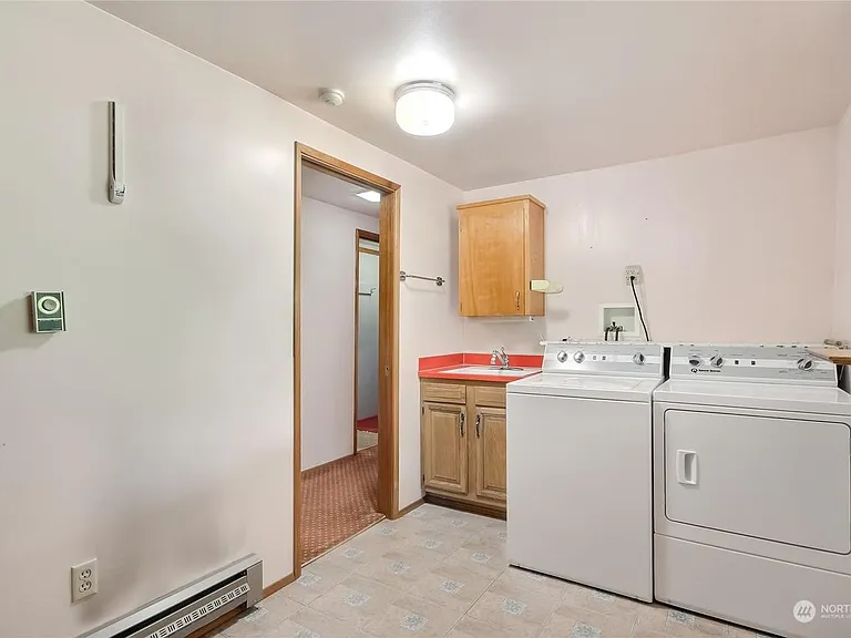 3527 Shattuck Ave S — Photo 3