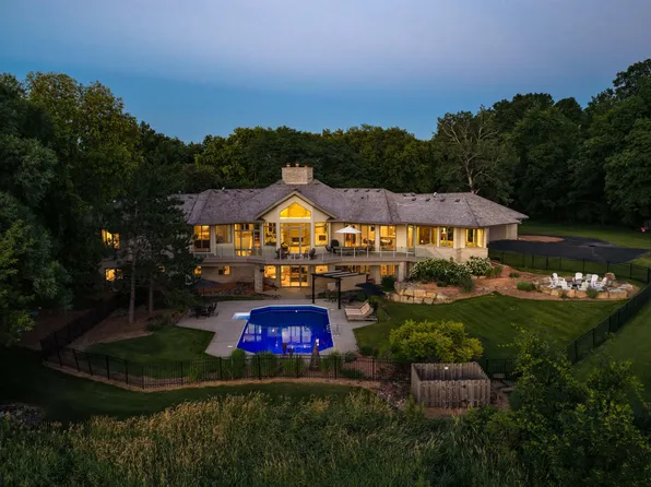 525 Navajo Rd W, Hamel, MN 55340