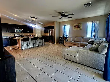 4 bed, 1895 sqft, $2,000 — Photo 2