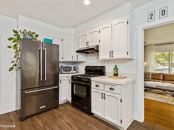 4th image of 206 Vista Ave