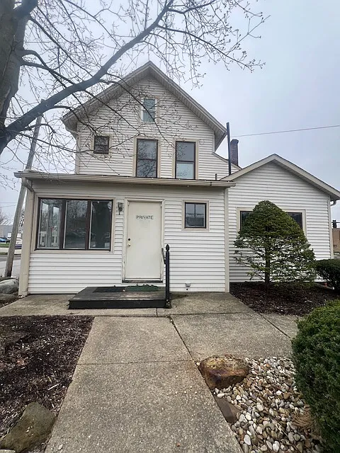 389 W Liberty St #1