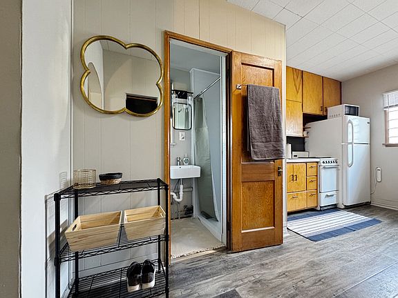 Entry to put your shoes and other items when you walk in the unit.