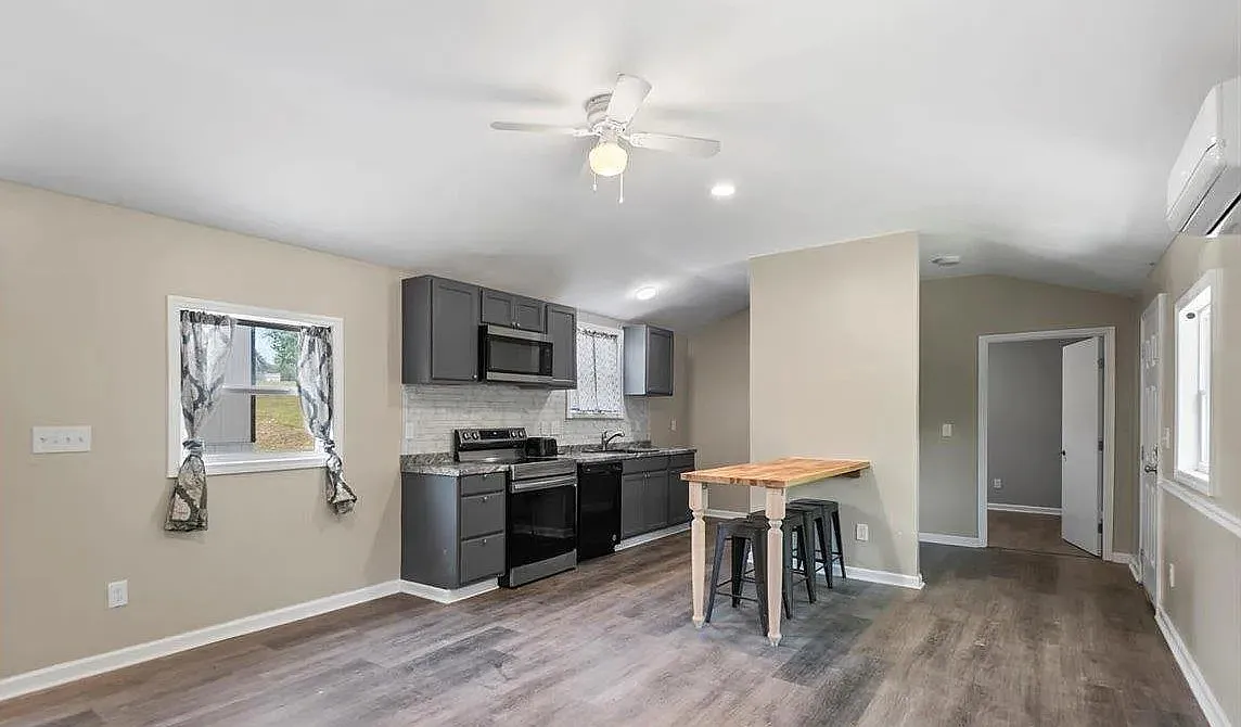 2 bed, 890 sqft, $1,250 — Photo 1