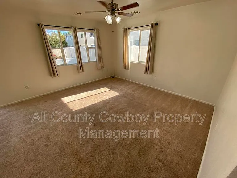 710 W 2nd St — Photo 10