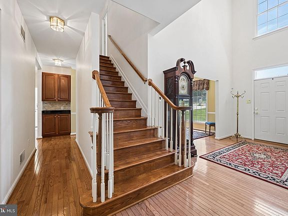 3rd image of 713 Lythe Hill Ct