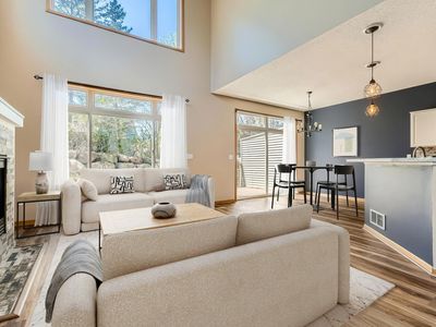 604 Crane Creek Ln, Eagan, MN, 55121