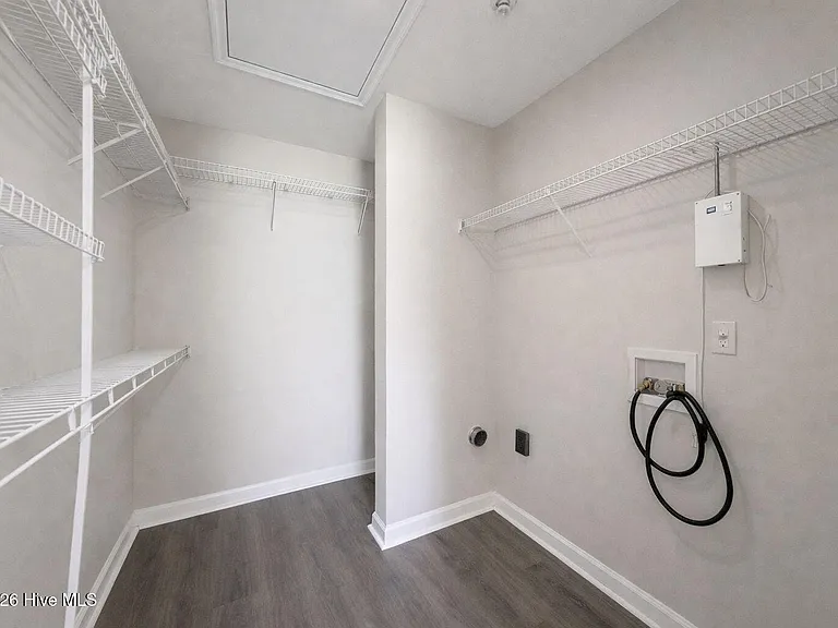 1237 Longpoint Dr — Photo 11