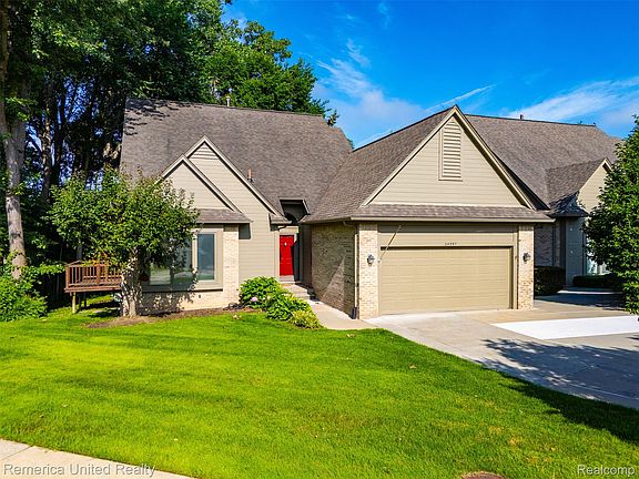 3rd image of 24597 Edgewood Dr