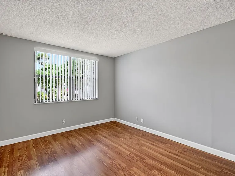 744 Executive Center Dr #23-9-23 — Photo 11
