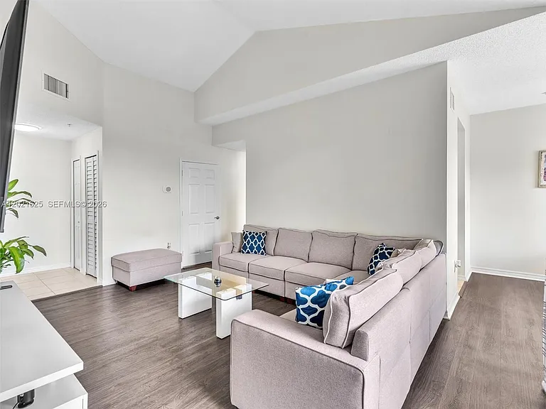 7085 Nova Dr #321 — Photo 5