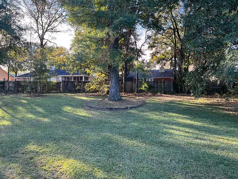 53 Michael Ln — Photo 34