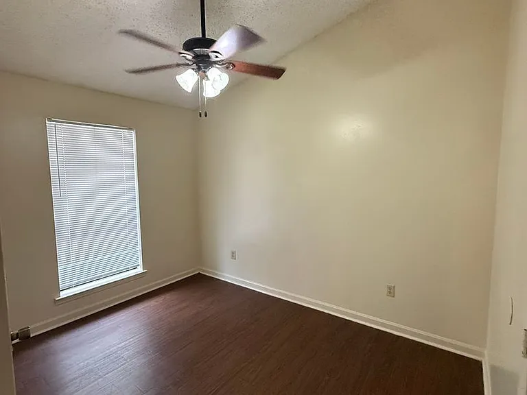 8220A Governor Dr — Photo 11