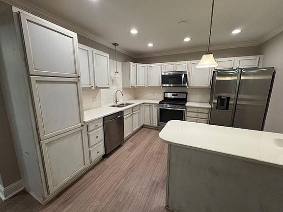 5th image of 1341 Beverly Garden Dr