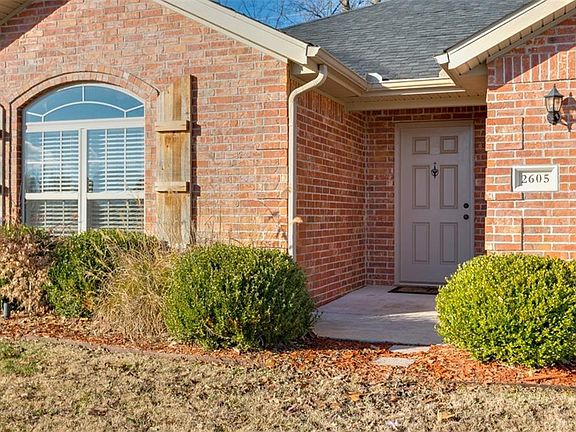 2nd image of 2605 N Indian Oaks Dr