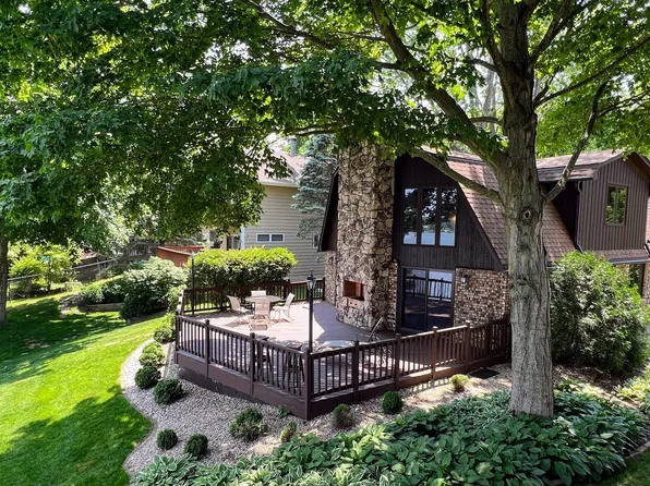 1275 Lake Holiday Dr, Sandwich, IL 60548